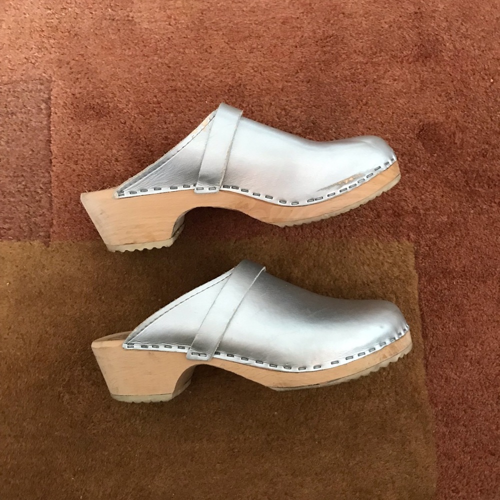Silver metallic Swedish clogs